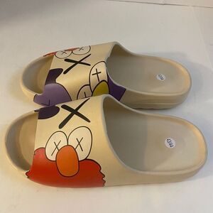 Elmo inspired foam slides Womens 43/44 Usa 11/12